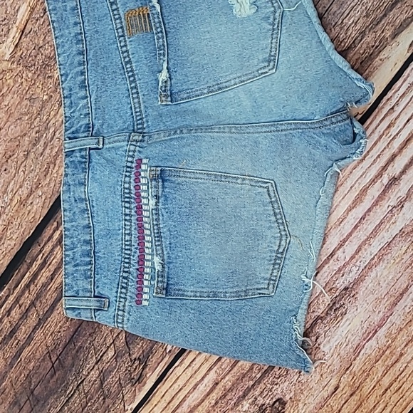 Statement Embroidered denim distressed shorts - Picture 7 of 11